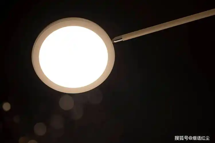 台灯都能自适应智能调光了还需担心孩子近视吗