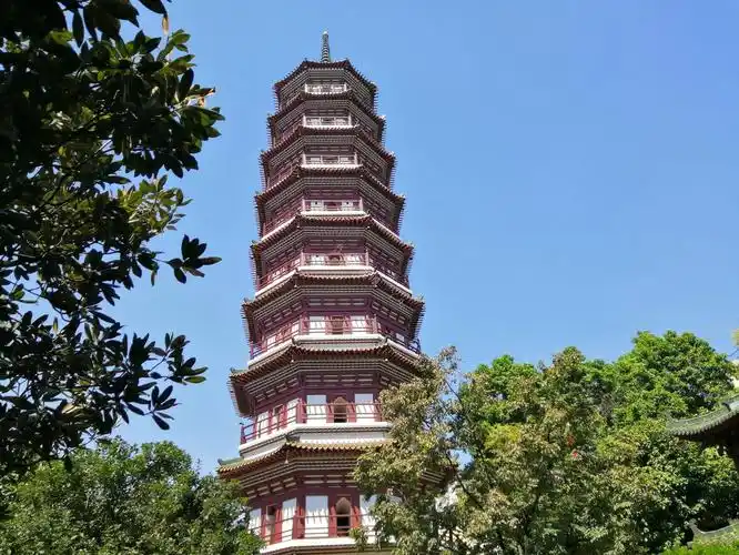 广州最古老地标建筑因外观像向天开放的花瓣称为花塔