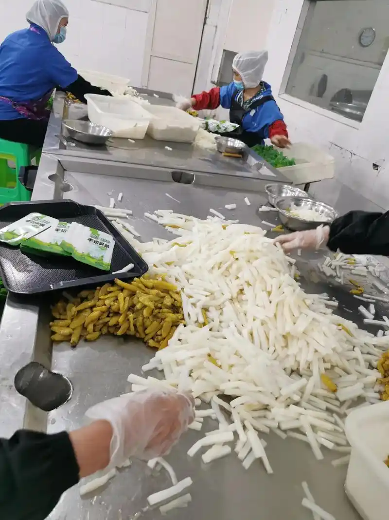 1.休闲蔬菜食品包装工12人,机器包 - 抖音