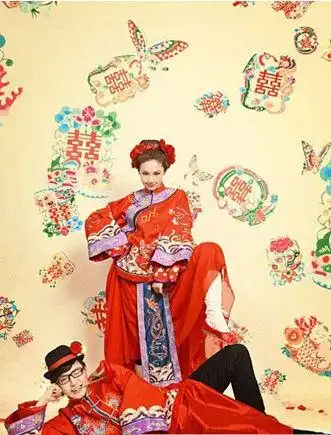 搞笑秀禾服婚纱照图片_秀禾服搞笑婚纱照