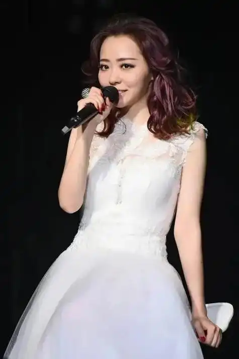 张靓颖:与冯轲相爱15年,被骗走6亿身家,离婚5年后两人天差地别