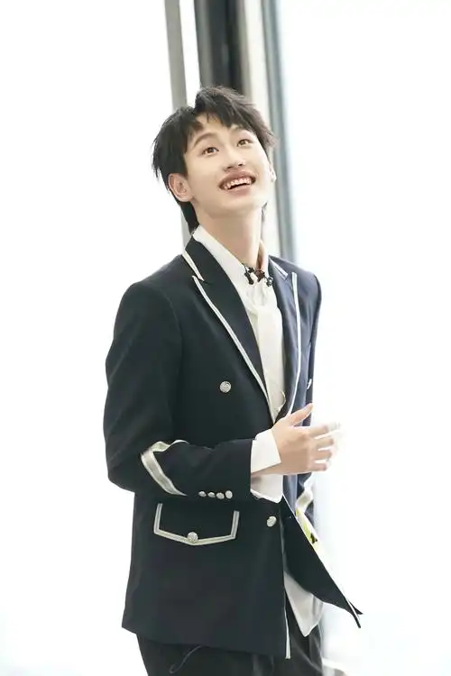 有ak刘彰的没有水印图片吗