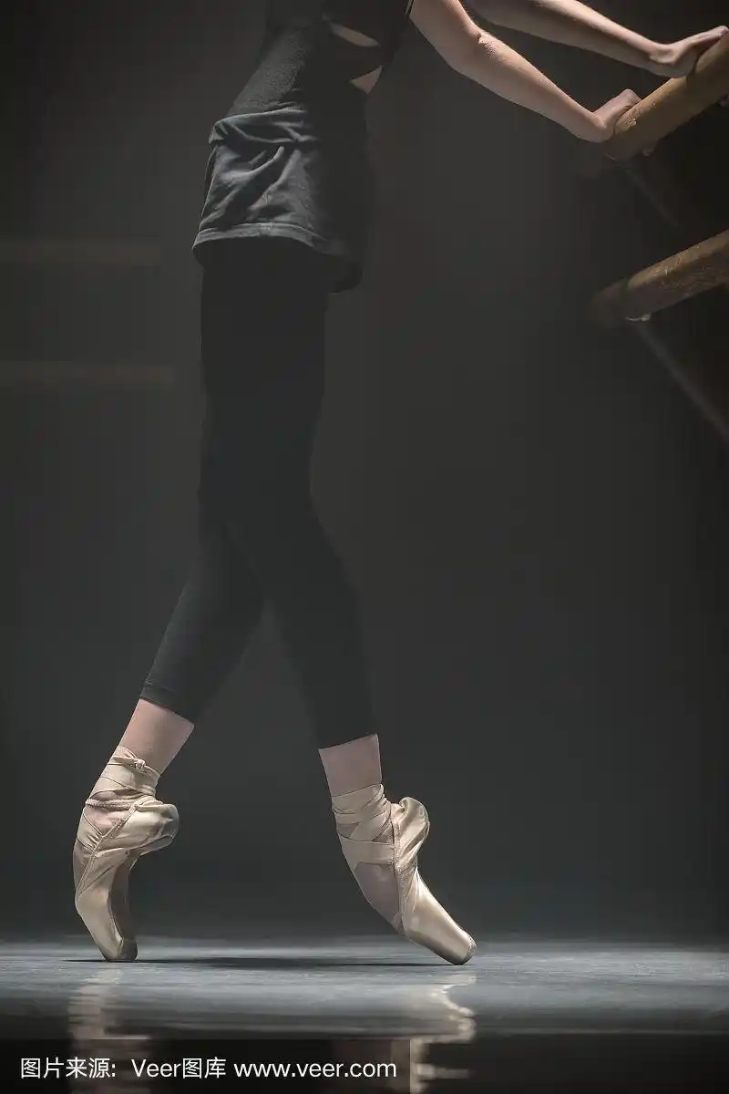 腿的芭蕾舞演员