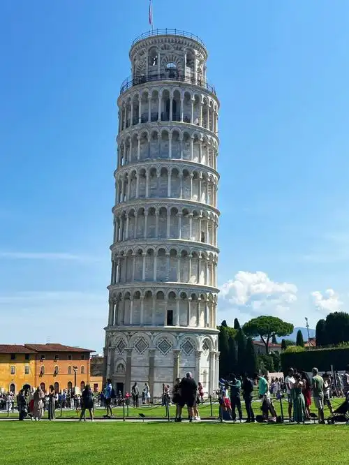 比萨斜塔