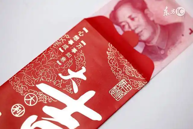 有钱姑姑落魄,过年给我两万红包,我把钱摔倒她脸上转身就走!