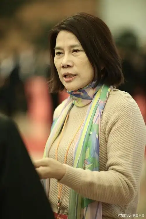 董明珠是中国商界的传奇人物,她从一个普通的打工妹,一步步成为了珠海