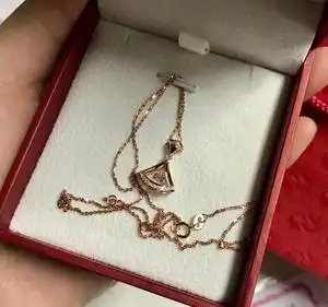 老凤祥女神款18k金钻石灵动款项链玫瑰金色款,中间钻石会动