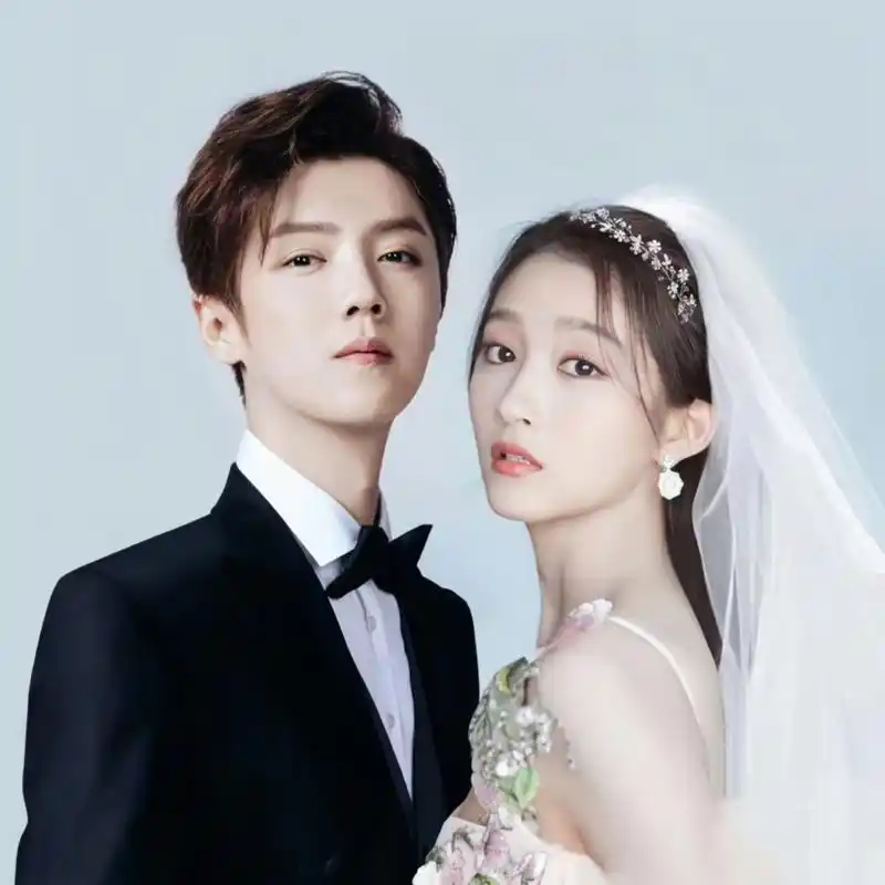 关晓彤鹿晗是真的结婚了吗?看着两个人也是挺挺般配的,你们觉得呢?