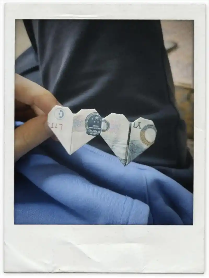 给我一百块钱,你会得到一张双心照片#买不了吃亏买了上当  # - 抖音