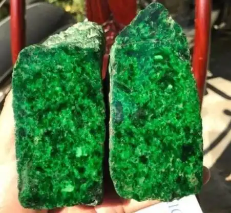 帝王绿翡翠原石图片