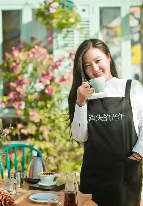 乐坛男神消失10年,跑到丽江为女儿造100栋房子,这样的爸爸慕了慕了