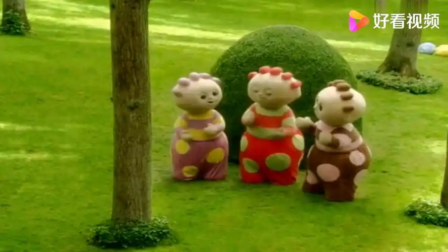 花园宝宝:三个可爱的汤姆布利柏,一起玩游戏,玩捉迷藏的游戏