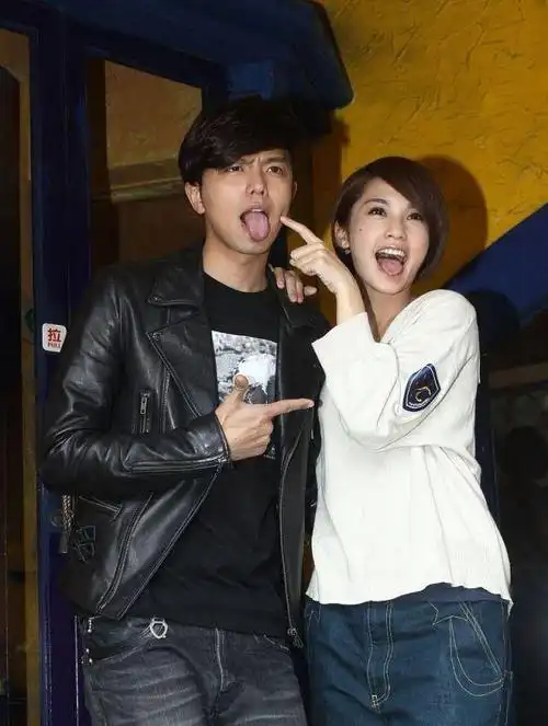 杨丞琳被李荣浩求婚成功,谁是她的最佳前男友?看小鬼王子怎么说|黄鸿