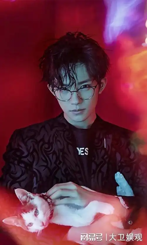 看了易烊千玺在外网爆火的视频才明白他的成功绝不是偶然