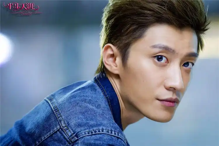 p>乔任梁 i>(1987年10月15日-2016年9月16日) /i>,出生于上海市,中国