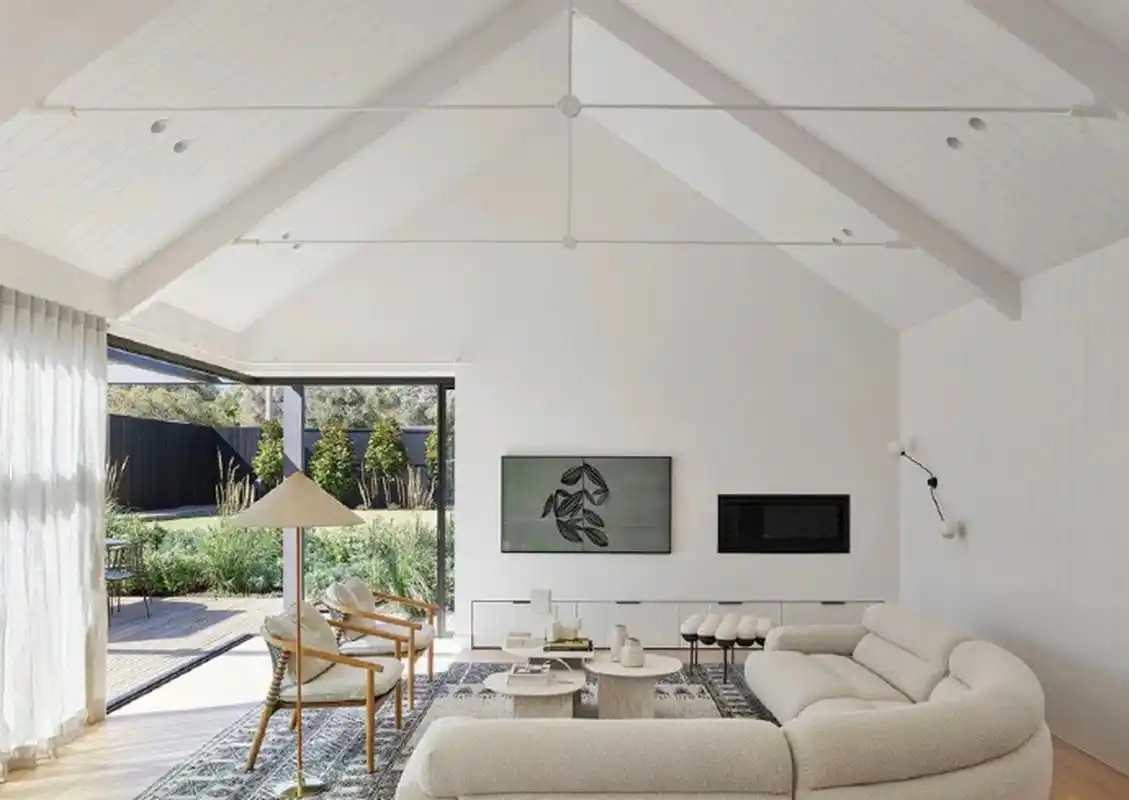 一人说一个行业内幕#明亮清新的气氛感通过斜坡屋顶带来的构成关系