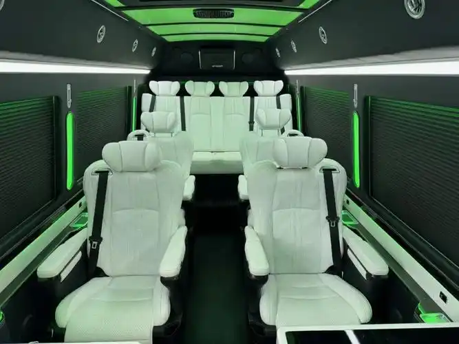 实拍丰田考斯特黑金刚!