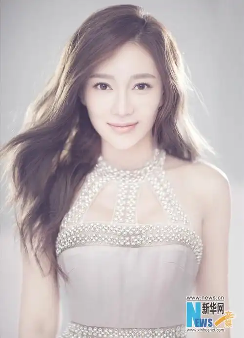 陈漫为刘凯菲量身打造时尚梦幻大片