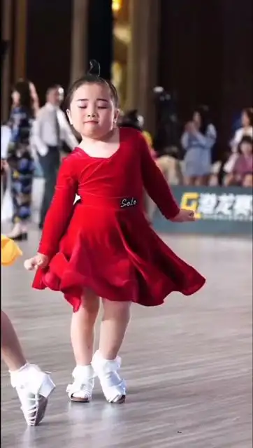灵魂舞者迷你版辣目洋子跳拉丁舞可爱到爆看完想生娃了