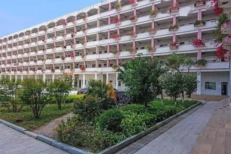 2022年五华县田家炳中学招生简章_我校_广东省_校园