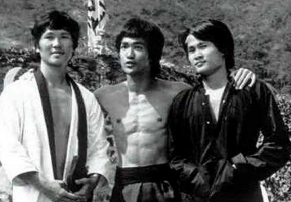 (珍贵老照片:林正英和李小龙合