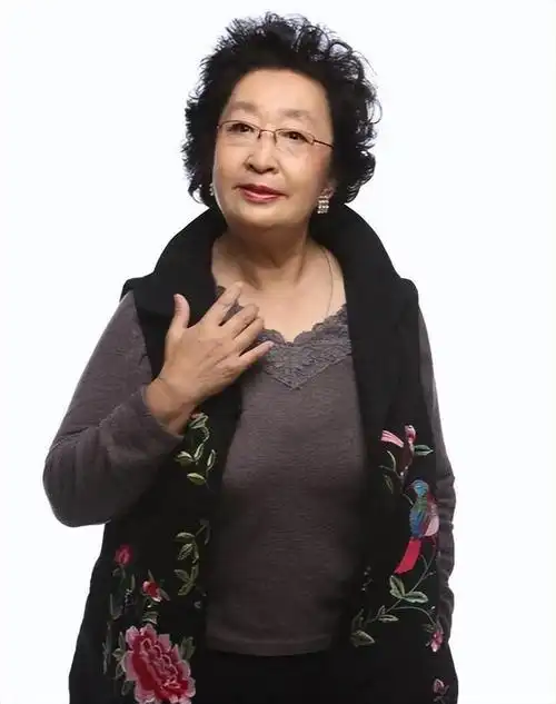 回顾著名演员彭玉:丈夫去世6年,两个女儿撮合与亡夫亲姐夫再婚