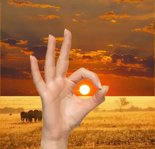 急需一张一个ok手势圈着一个太阳的图片