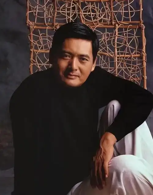 两人再见没几面时,发哥就向余安安求婚了,就在他为情自杀的2个月后.