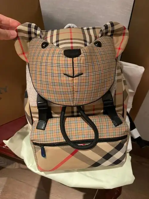 burberry超可爱双肩包