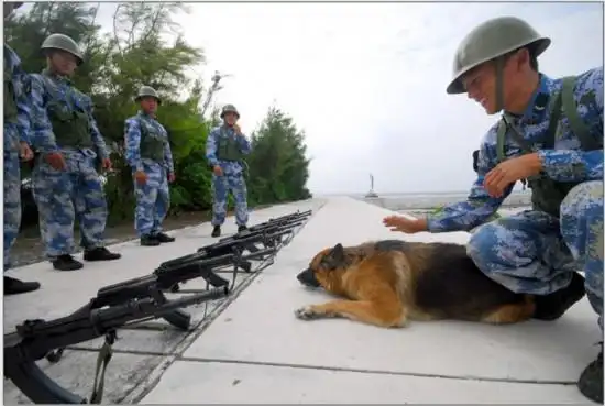 中,海军第九批护航编队指挥员管建国,政委杜本印代表编队官兵这样写道