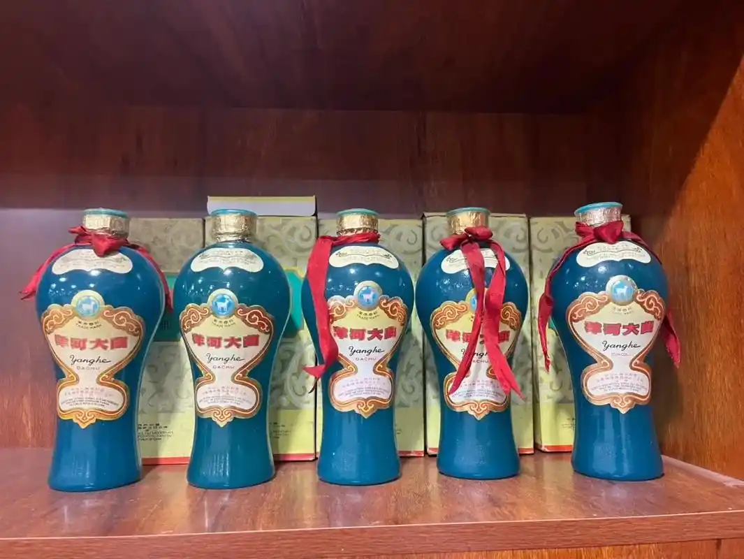 线条优美,蓝色魅影,美人身姿洋河酒 - 抖音