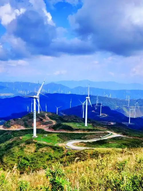 登上山顶看美景 #风力发电大风车 广西兴安摩天岭 - 抖音