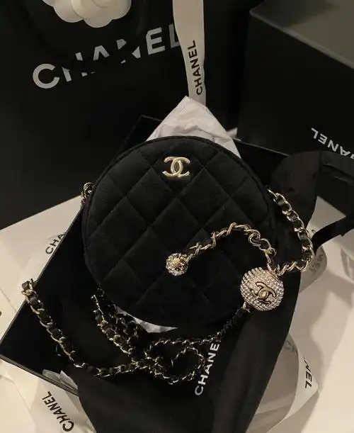 chanel丝绒钻球小圆饼可可爱爱冬天最爱