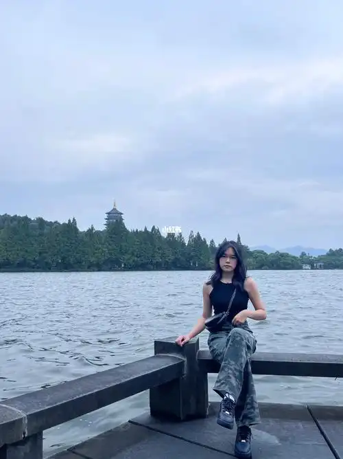 西湖  #杭州西湖  #阴天  #打卡  #拍照  #杭州拍照  #断桥  #西湖