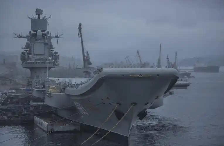 难以置信如此近距离拍摄俄罗斯库兹涅佐夫号航母还是第一次