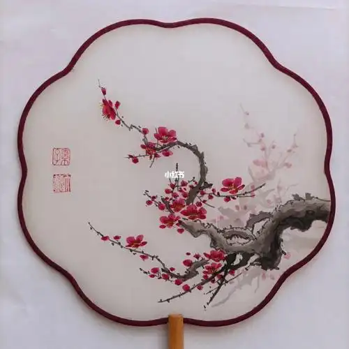 国画梅花  ·  团扇