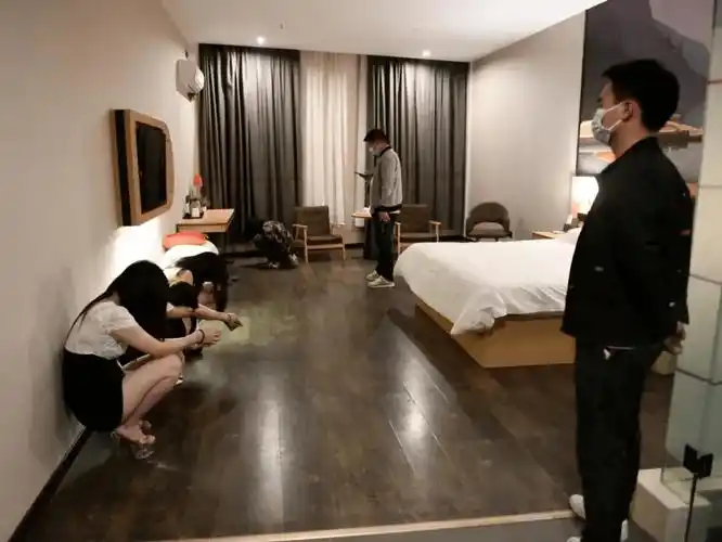 永州这里重拳扫黄现场抓获34人