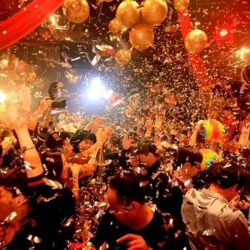 酒吧为什么撒纸?白纸祭奠死去的爱情,红纸遇见新欢忘旧爱