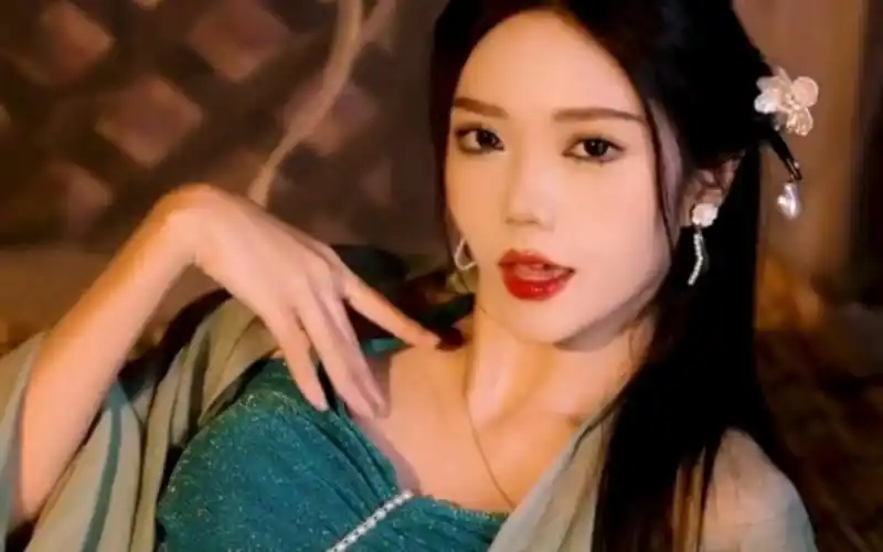 抖音合集148‖赐我翻唱-小三金变装