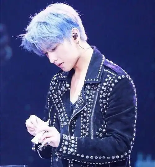 同样是蓝发造型王俊凯a级杨洋ss级而他sss无疑