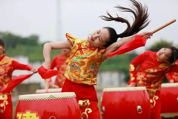 2021年6月28日,贵州省黔西市思源学校排练中国鼓,迎接建党100周年牡