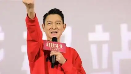 刘德华曝大学时代当发型师 台上重操旧业