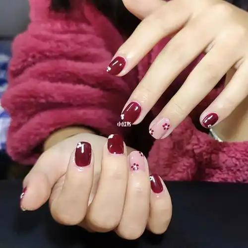 山农宿舍美甲可爱酒红小花花