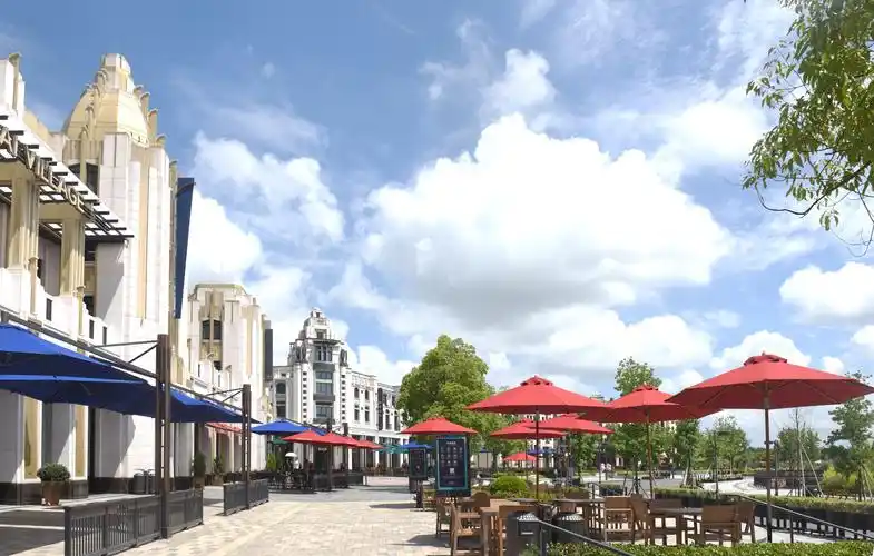 上海 奕欧来奥特莱斯> 购物村