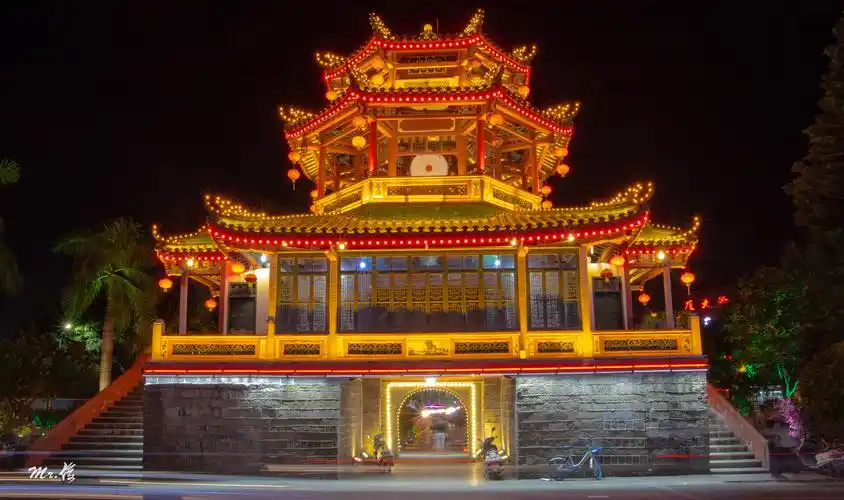 网红地 — 进贤门