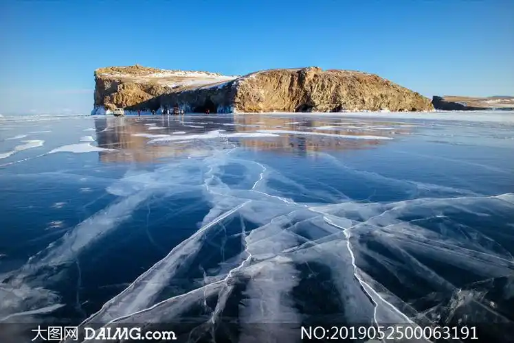贝加尔湖冬季结冰景观摄影图片