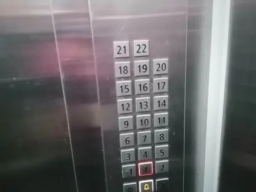 石桥铺 明发御景园三房117万二手房电梯按钮图