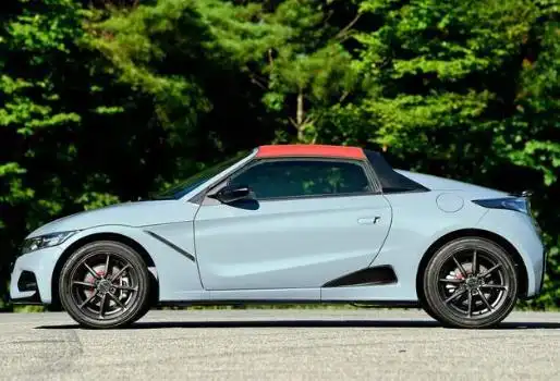 上面的说法就有点片面了国产的敞篷跑车比较少我们可以见到的就是两款