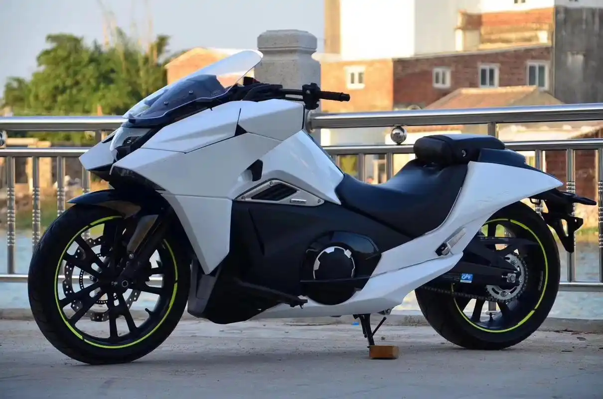 实拍本田巡航摩托车nm4!