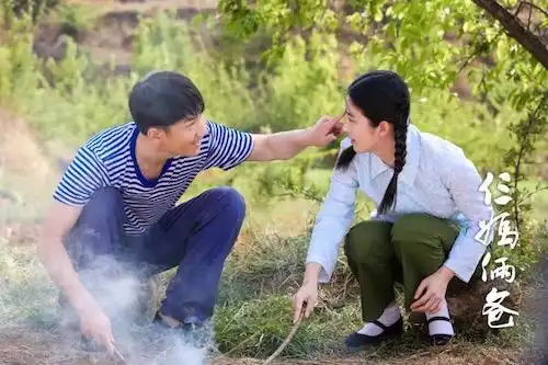 《仨妈两爸》杀青 何明翰徐百卉上演纯情知情